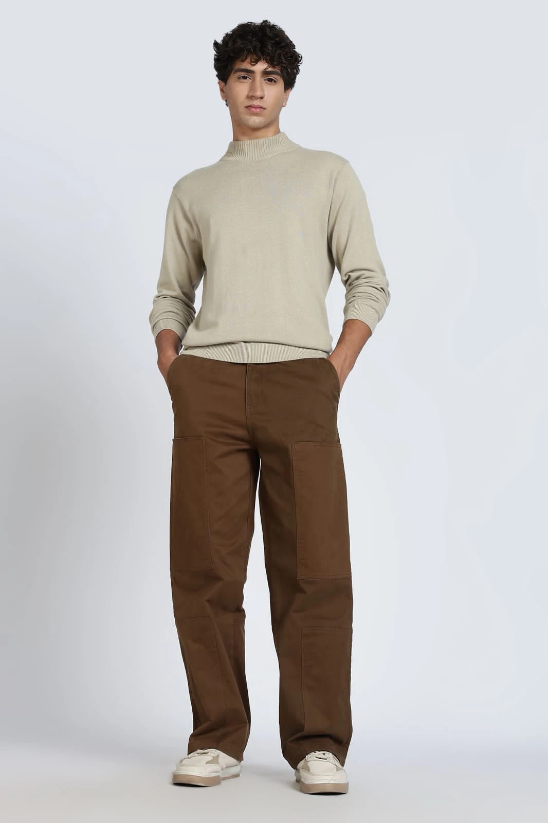 REGULAR FIT PLAIN TROUSER POCKET DETAIL
